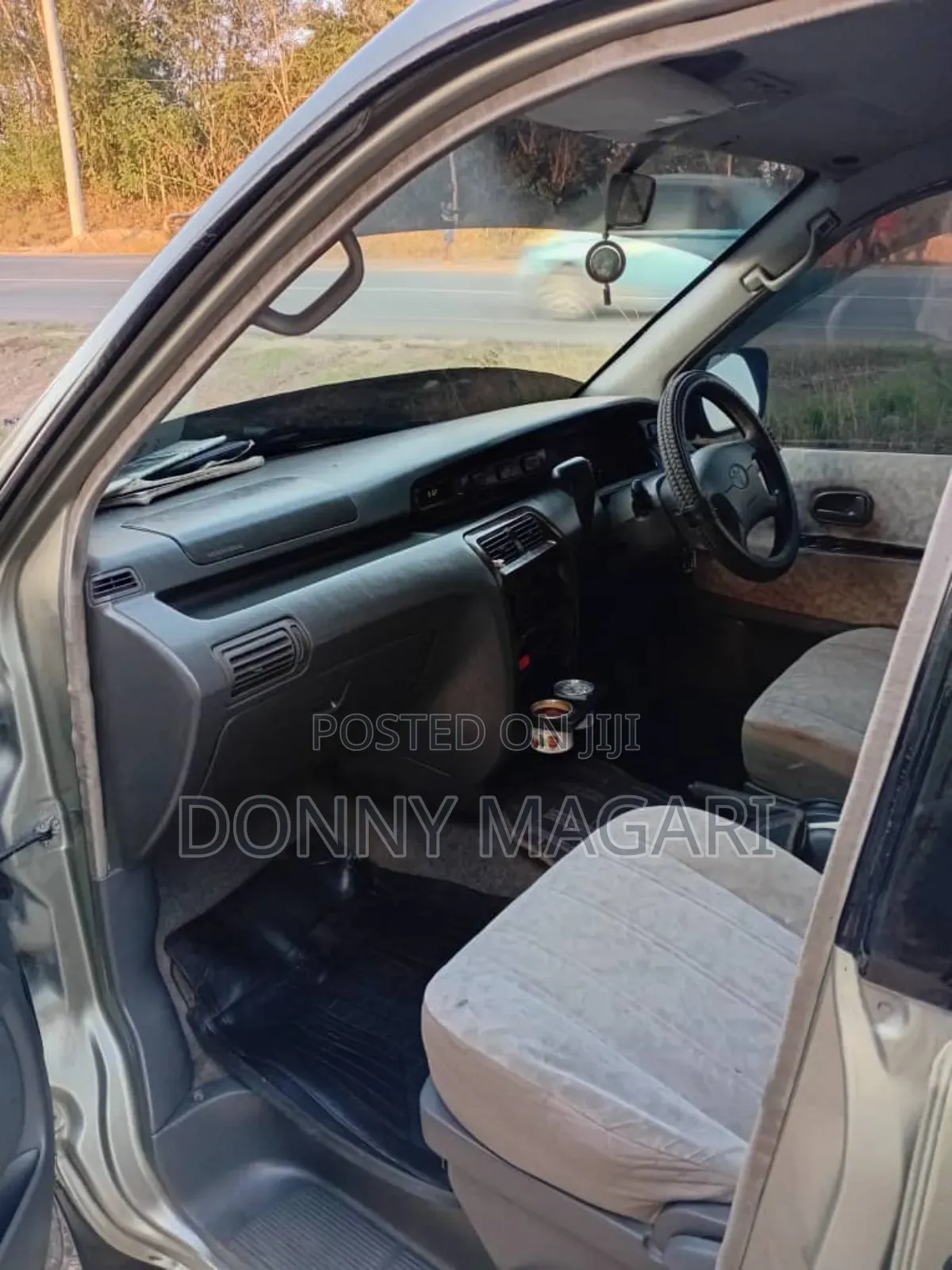 Toyota Noah 2001 Gold