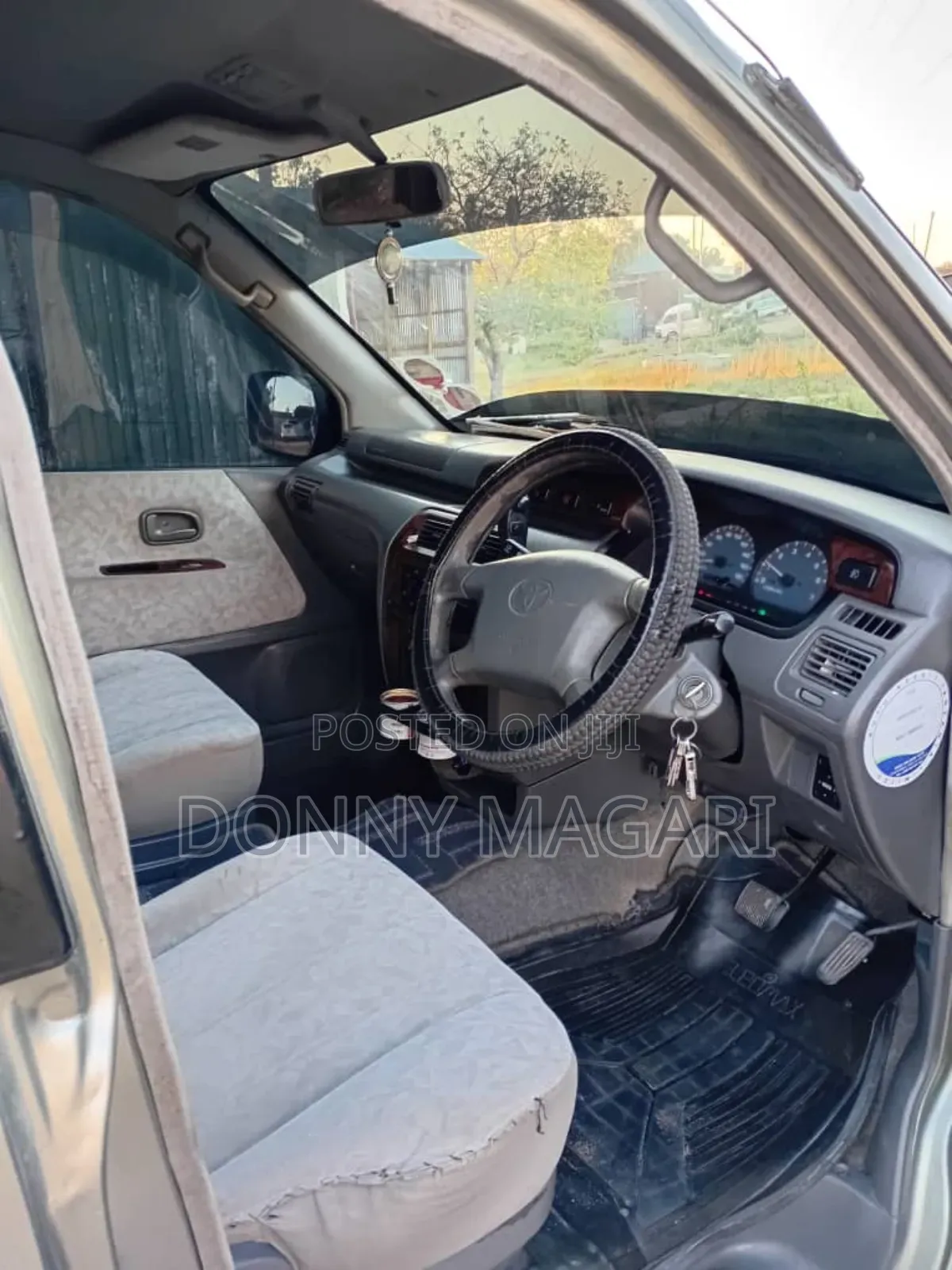 Toyota Noah 2001 Gold