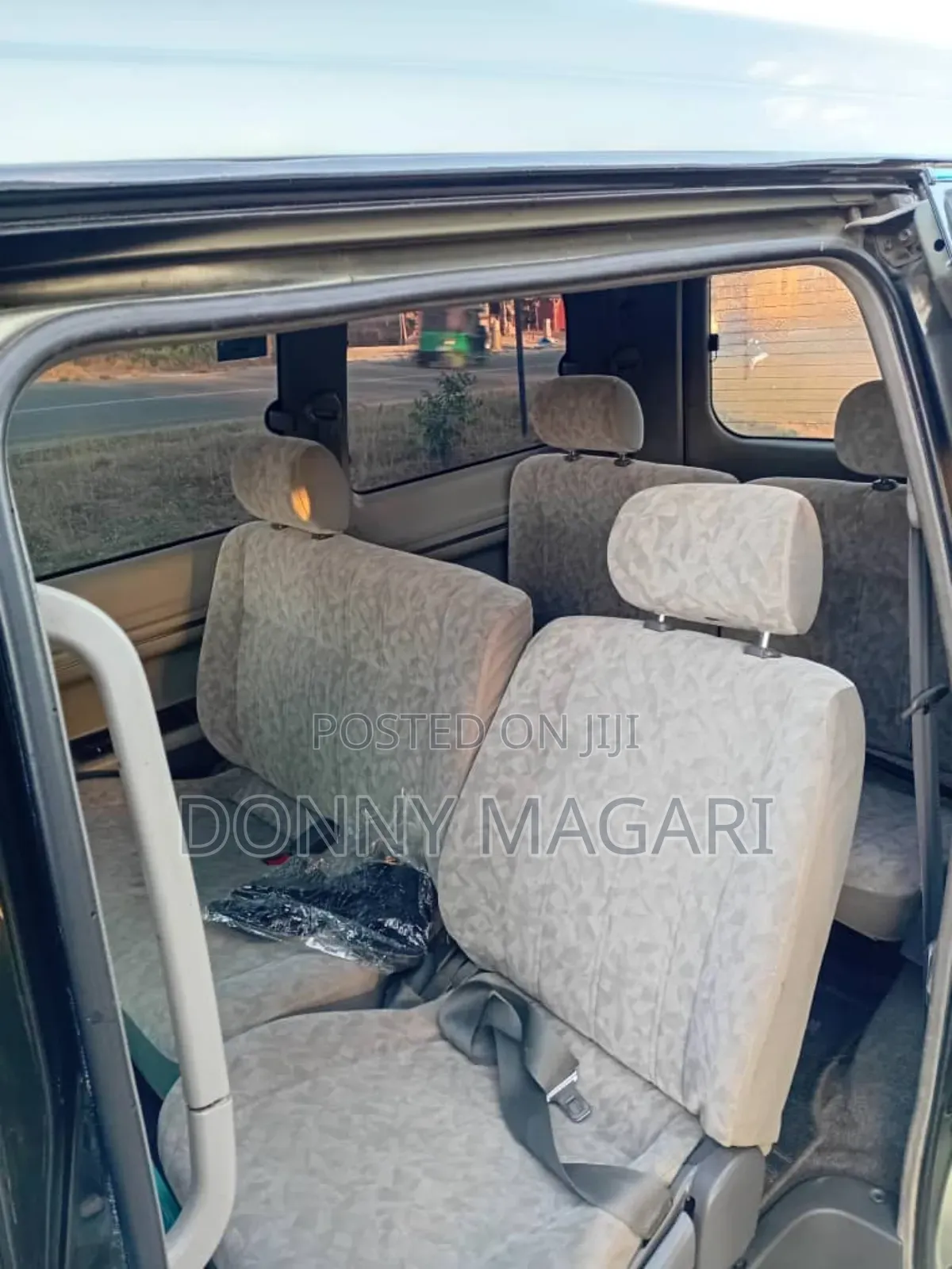Toyota Noah 2001 Gold