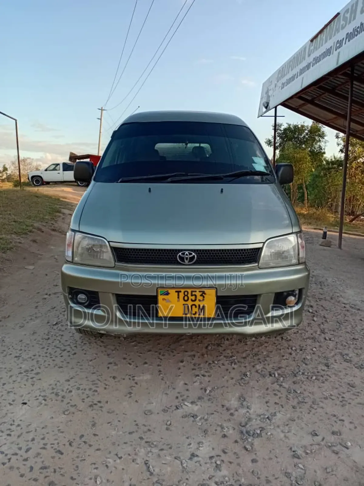Toyota Noah 2001 Gold
