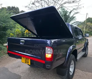 Toyota Hilux 2002 Black