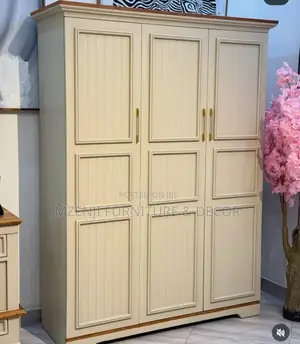 Kabati La Nguo 3 Doors
