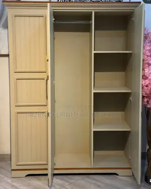 Kabati La Nguo 3 Doors