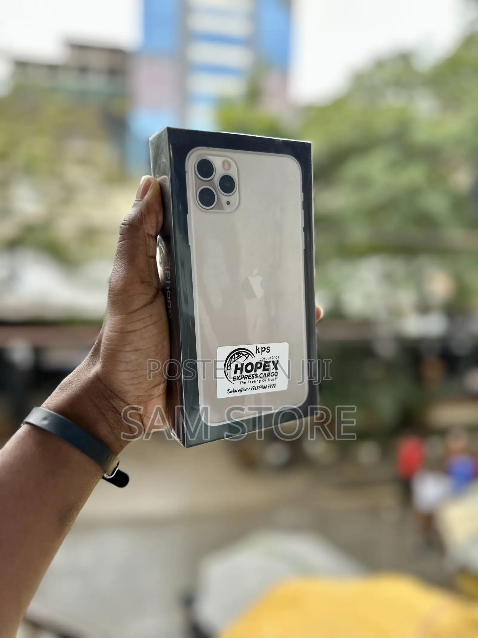 New Apple iPhone 11 Pro Max 64 GB Silver