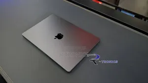 New Laptop Apple MacBook Pro 2024 M4 14-Inch 16GB Apple M4 SSD 512GB