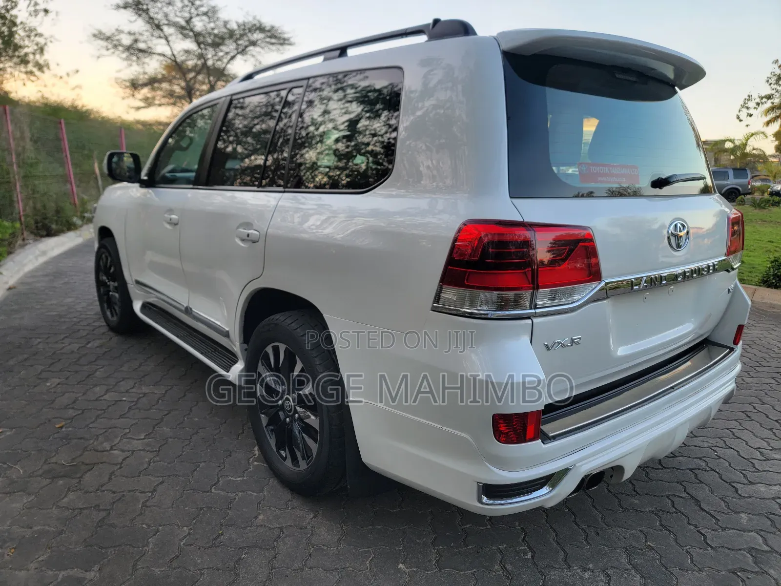 Toyota Land Cruiser 4.5 V8 VXR 2012 White