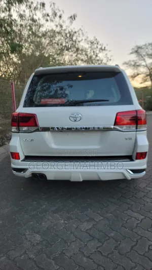 Toyota Land Cruiser 4.5 V8 VXR 2012 White