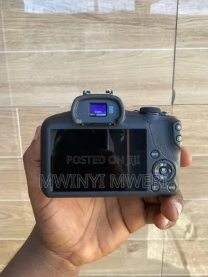 Canon Eos R100 Mirrorless Camera With 18-45mm Lens