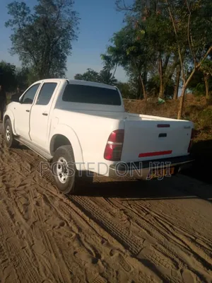 Toyota Hilux 2013 White