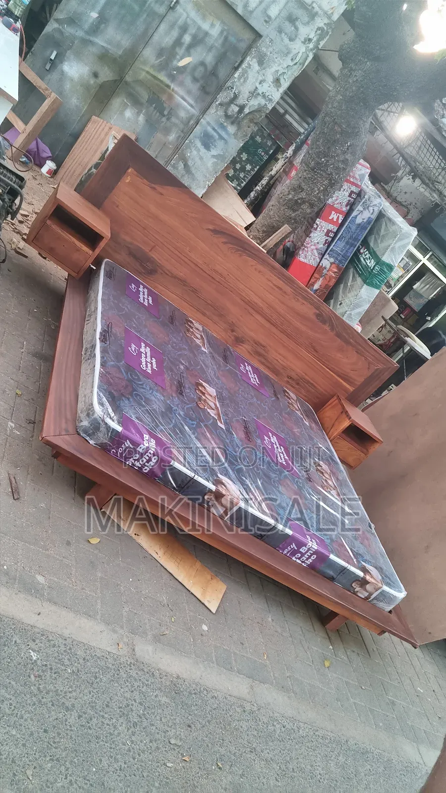 Kitanda Kizuri Sana Kikubwa King Size