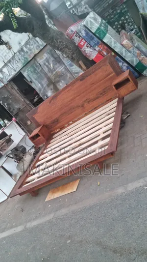 Kitanda Kizuri Sana Kikubwa King Size