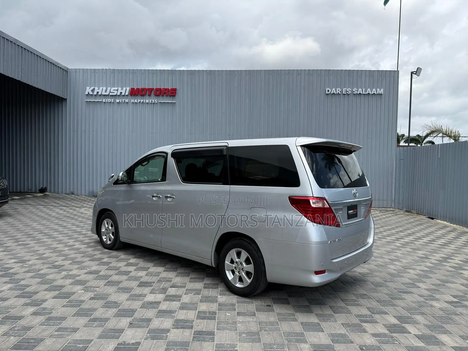 Toyota Alphard 2.4 Petrol FWD 2014 Silver
