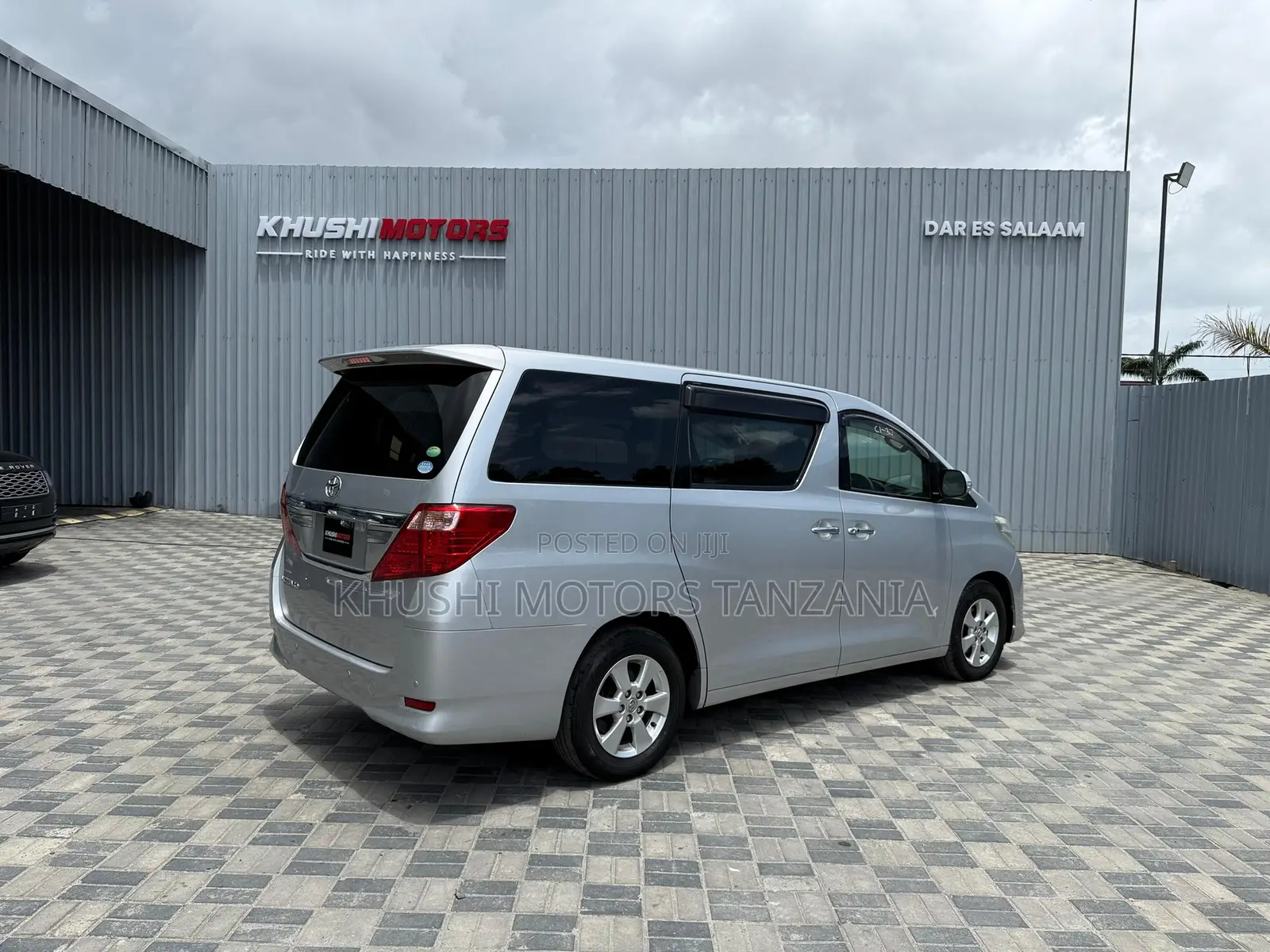 Toyota Alphard 2.4 Petrol FWD 2014 Silver