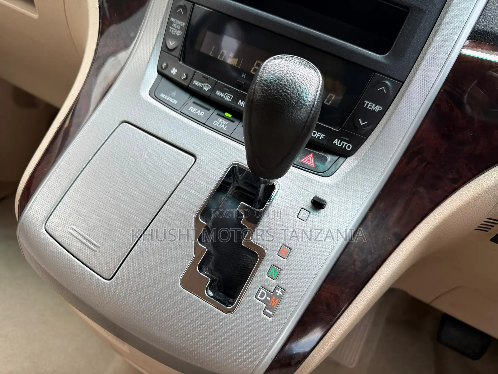 Toyota Alphard 2.4 Petrol FWD 2014 Silver