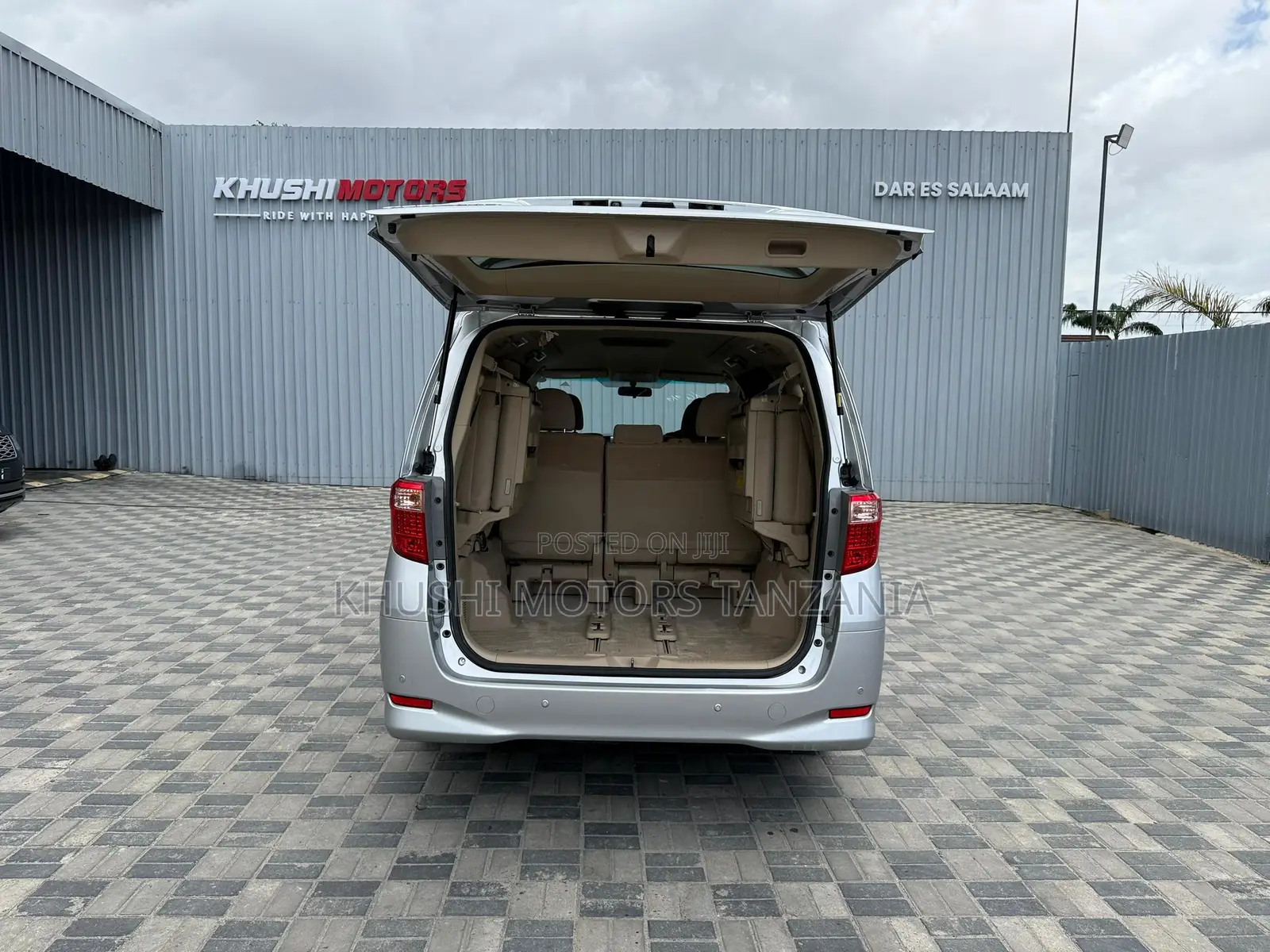 Toyota Alphard 2.4 Petrol FWD 2014 Silver