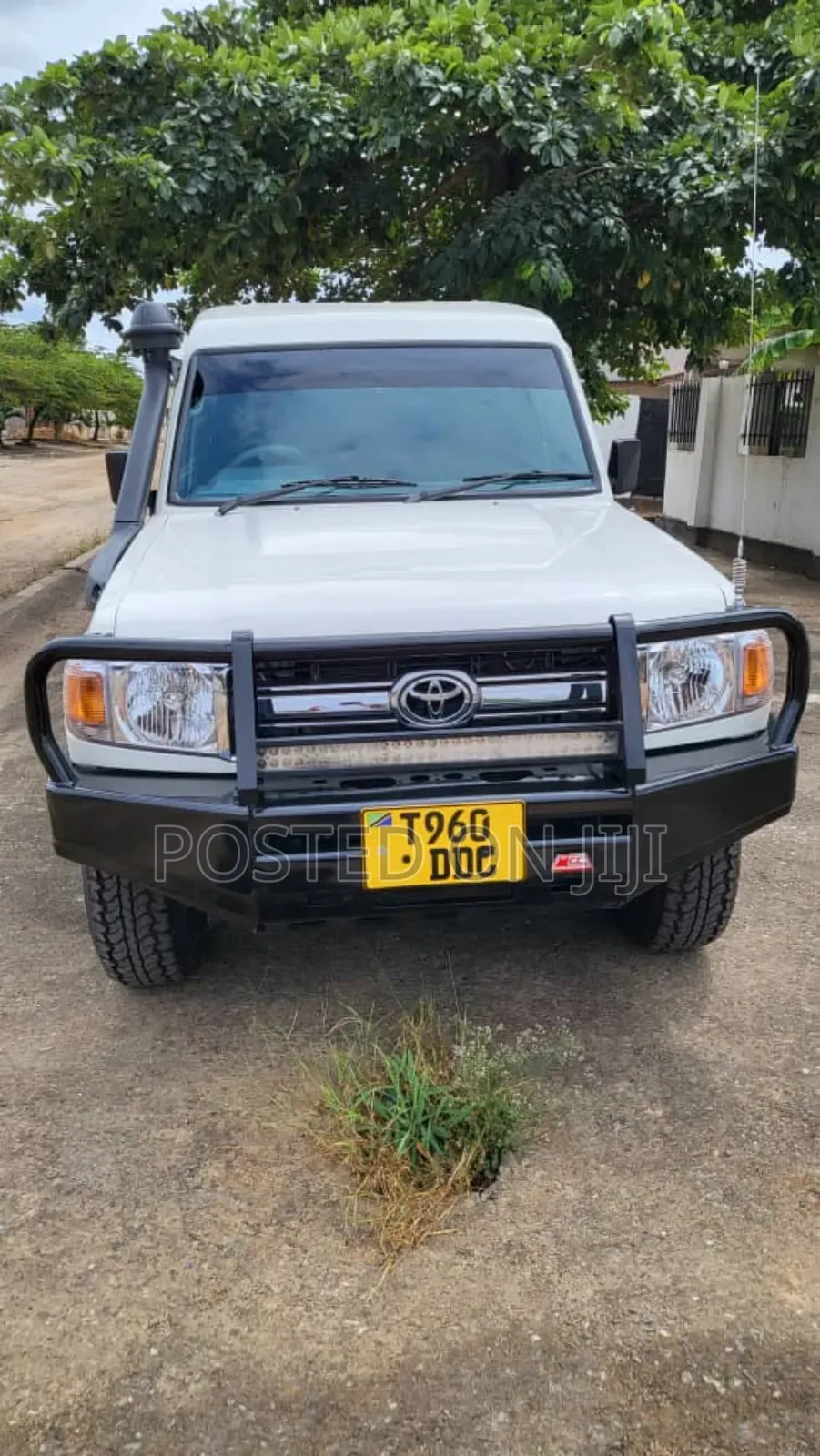 Toyota Land Cruiser 2004 White