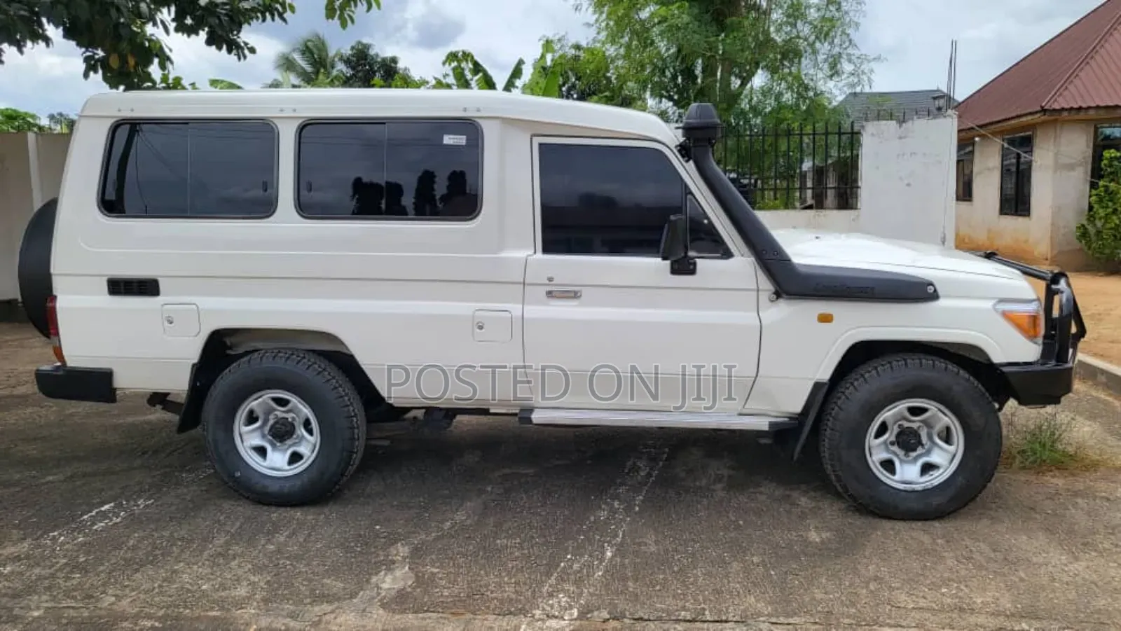 Toyota Land Cruiser 2004 White