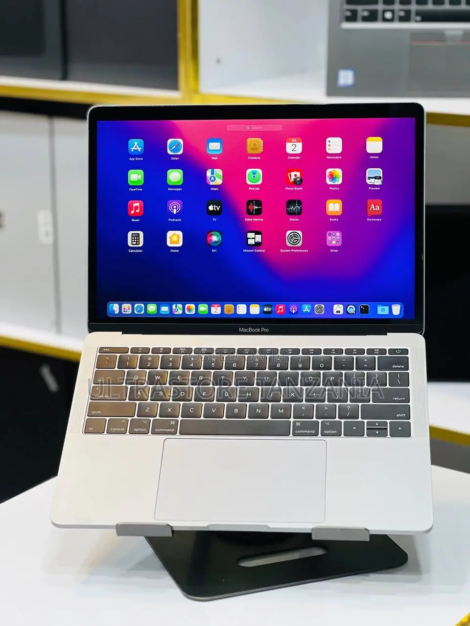 New Laptop Apple MacBook Pro 2017 8GB Intel Core I5 SSD 512GB