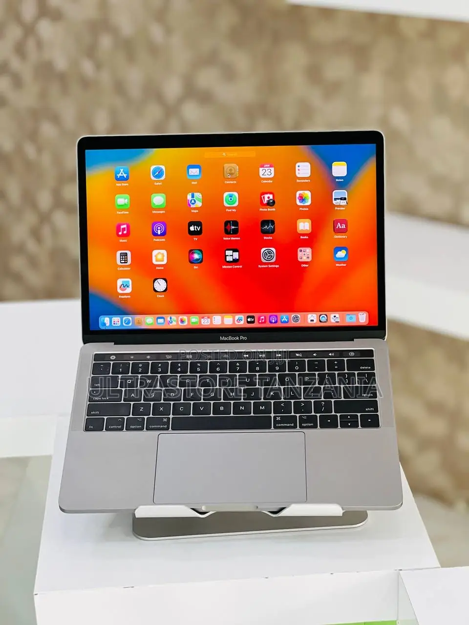 New Laptop Apple MacBook Pro 2017 8GB Intel Core I5 SSD 512GB