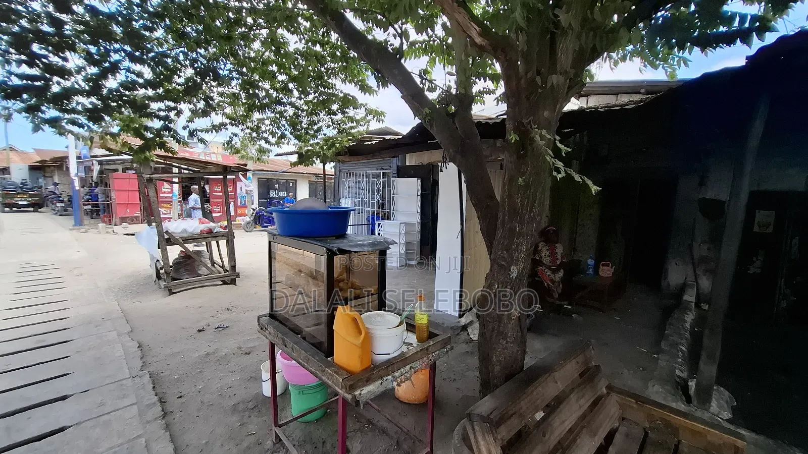 8bdrm Bungalow in Mwananyamala B for sale
