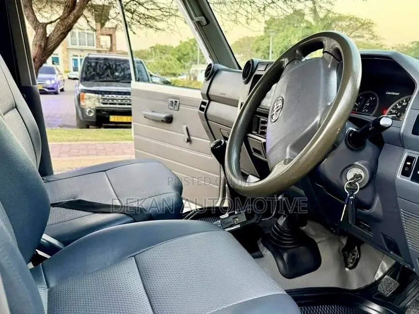 Toyota Land Cruiser 4.0 V6 GX 2010 White