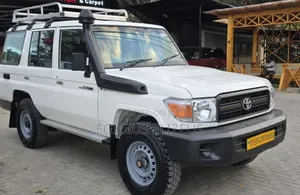 Toyota Land Cruiser 2013 White