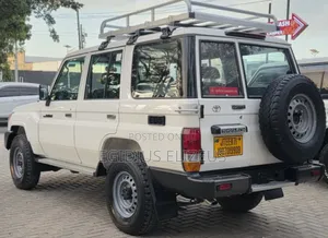 Toyota Land Cruiser 2013 White