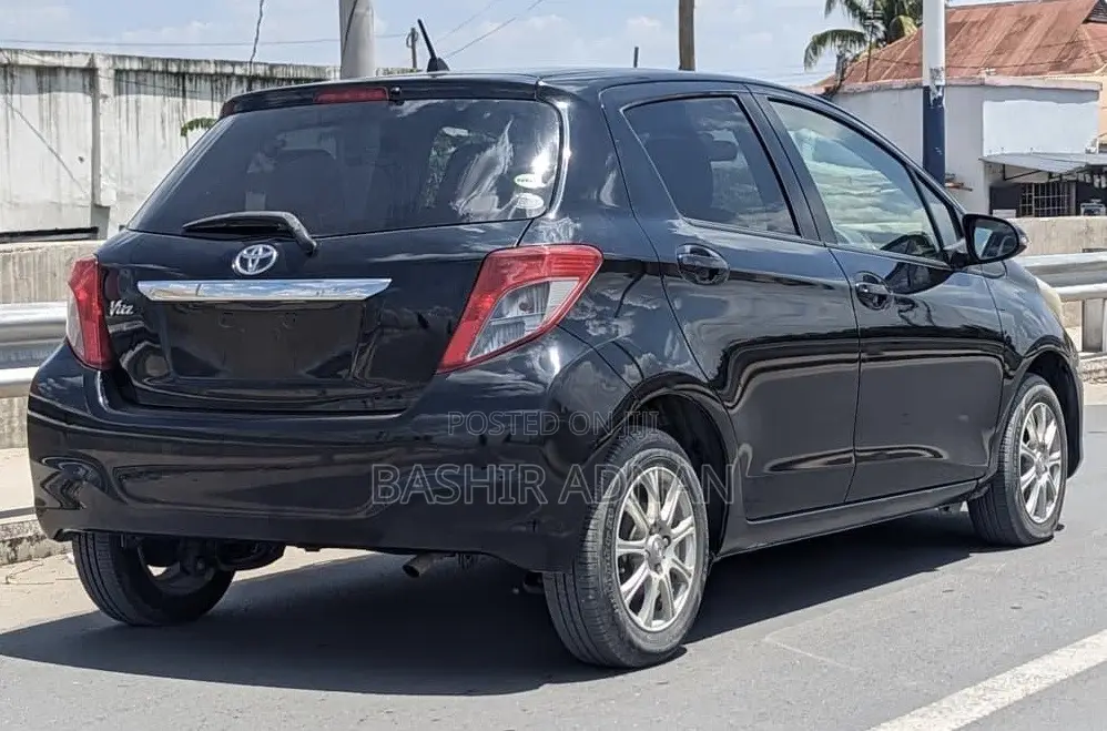Toyota Vitz 1.0 FWD 5dr 2013 Black