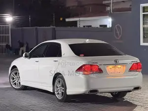Toyota Crown 2010 White