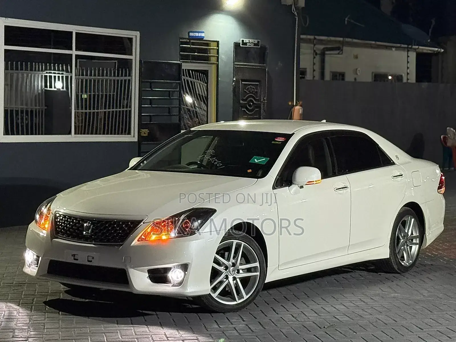 Toyota Crown 2010 White