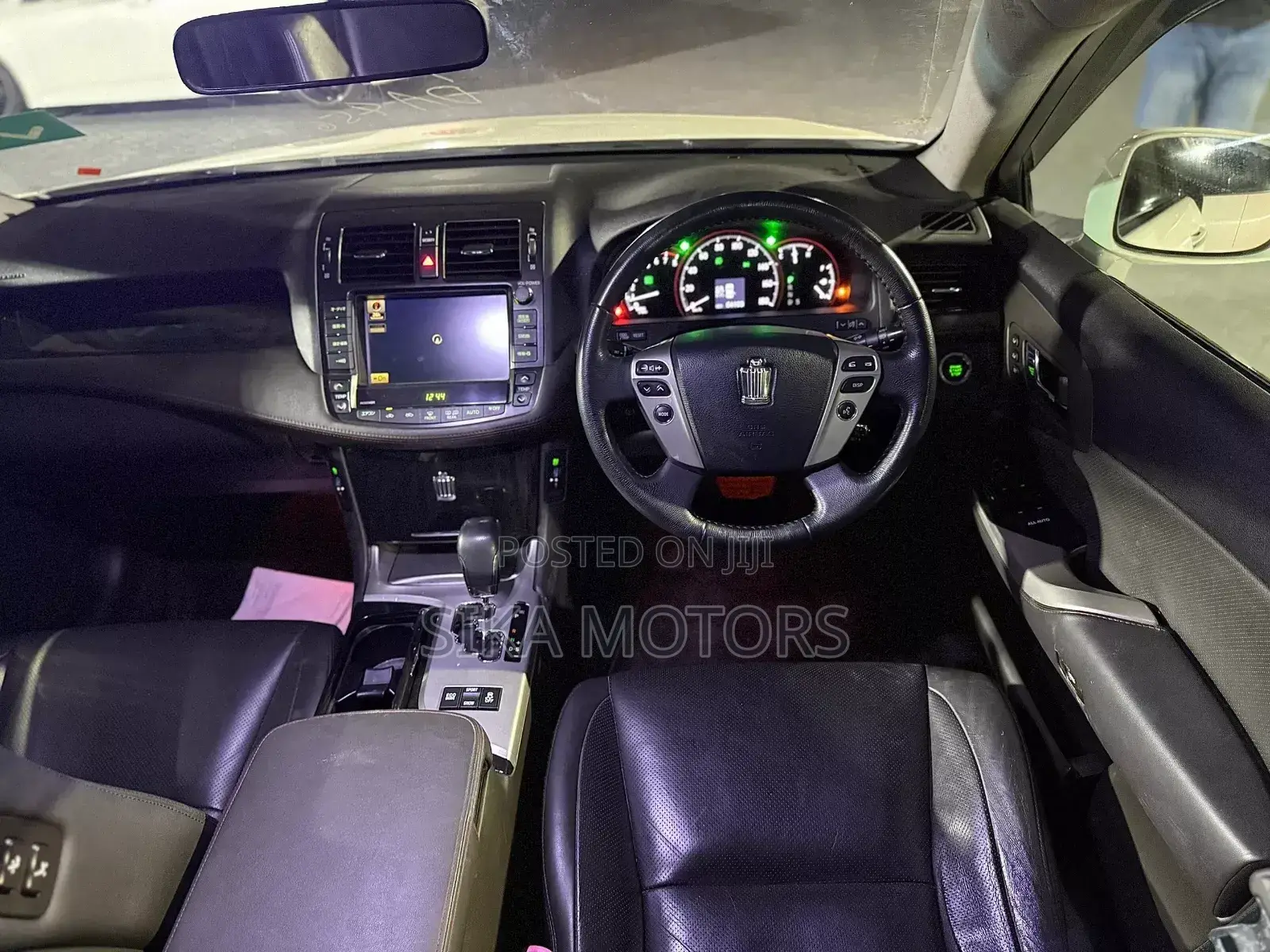 Toyota Crown 2010 White