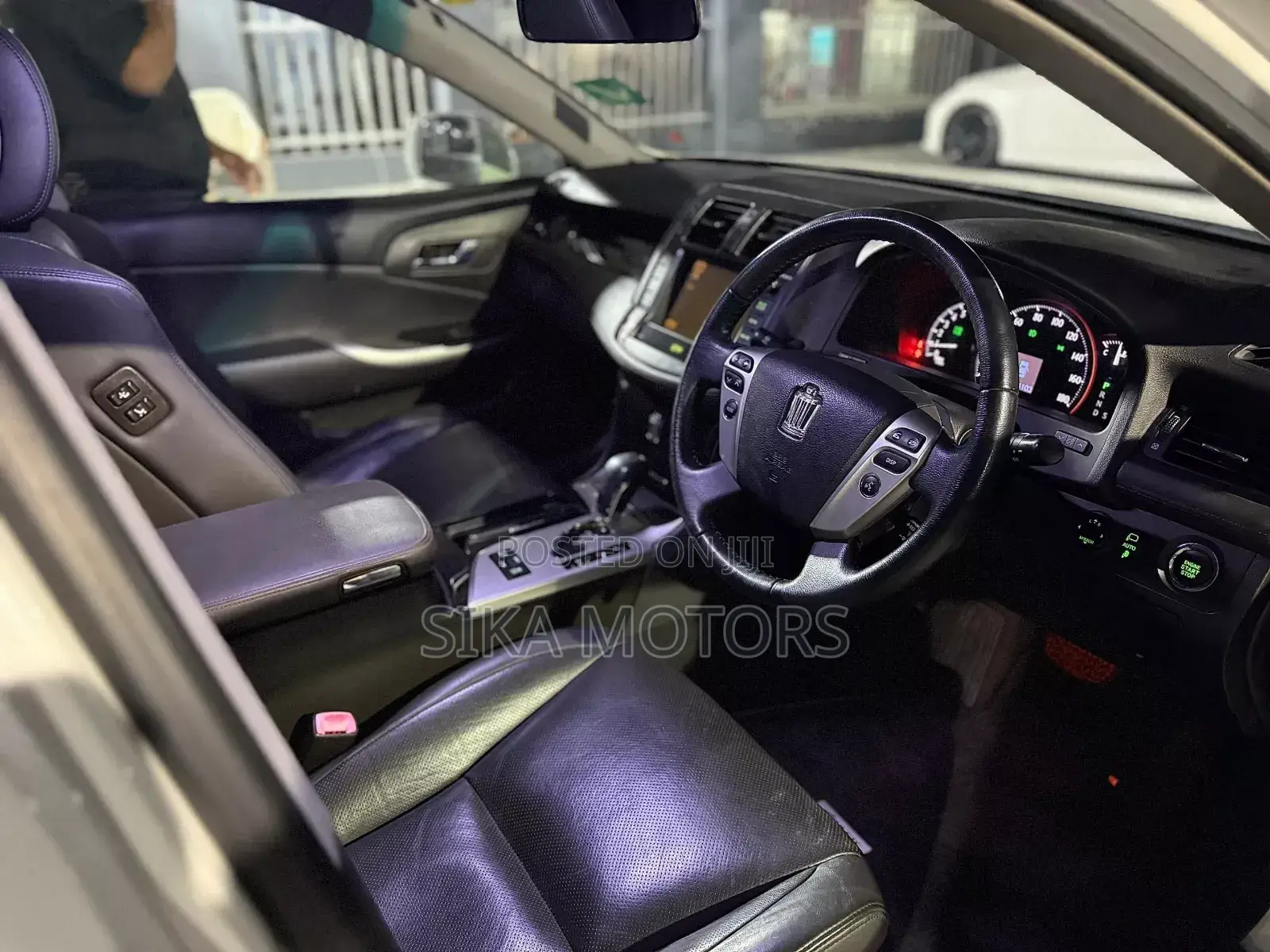 Toyota Crown 2010 White