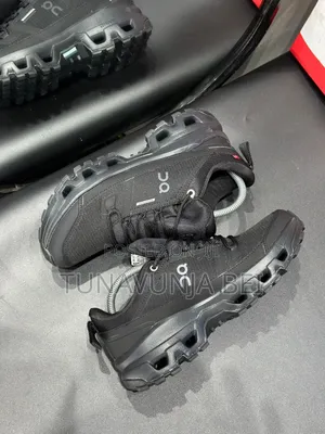 Qc Sneakers  / Full Box 