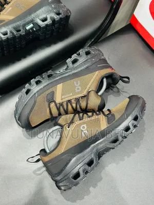 Qc Sneakers  / Full Box 