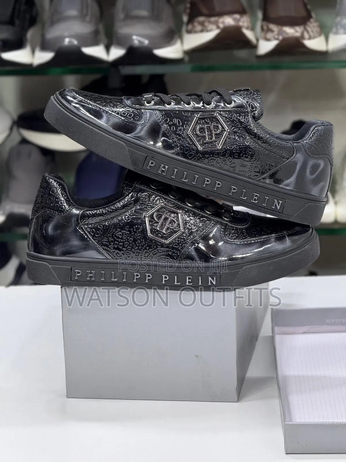 Men's Sneakers or Men's Shoes Very Very Classic and Smart