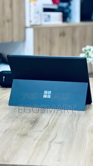 New Laptop Microsoft Surface Pro 8 16GB Intel Core i7 SSD 256GB