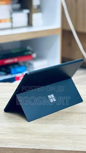 New Laptop Microsoft Surface Pro 8 16GB Intel Core i7 SSD 256GB
