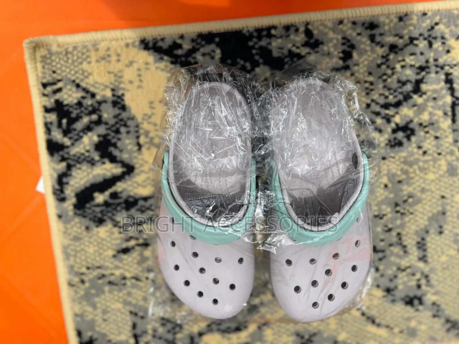Crocs/ Yebo