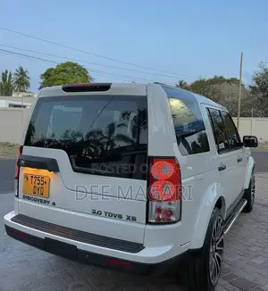 Land Rover Discovery 2010 White