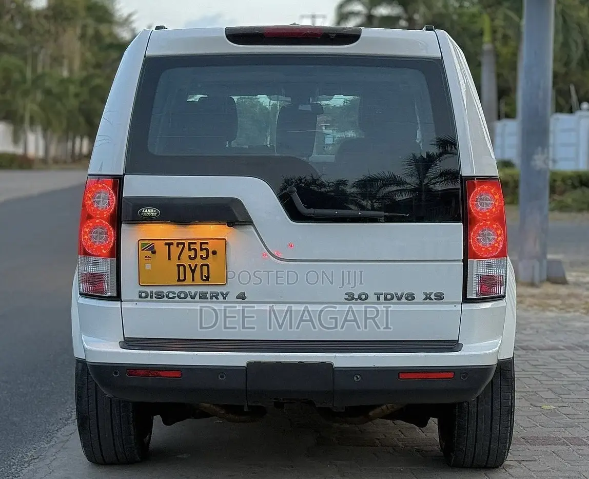 Land Rover Discovery 2010 White