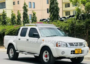 Nissan Hardbody 2010 White