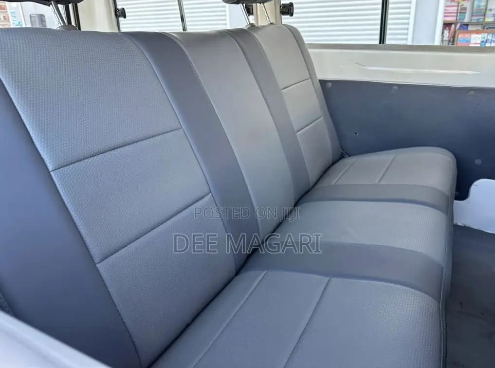 Toyota Land Cruiser 2005 White