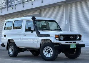 Toyota Land Cruiser 2005 White