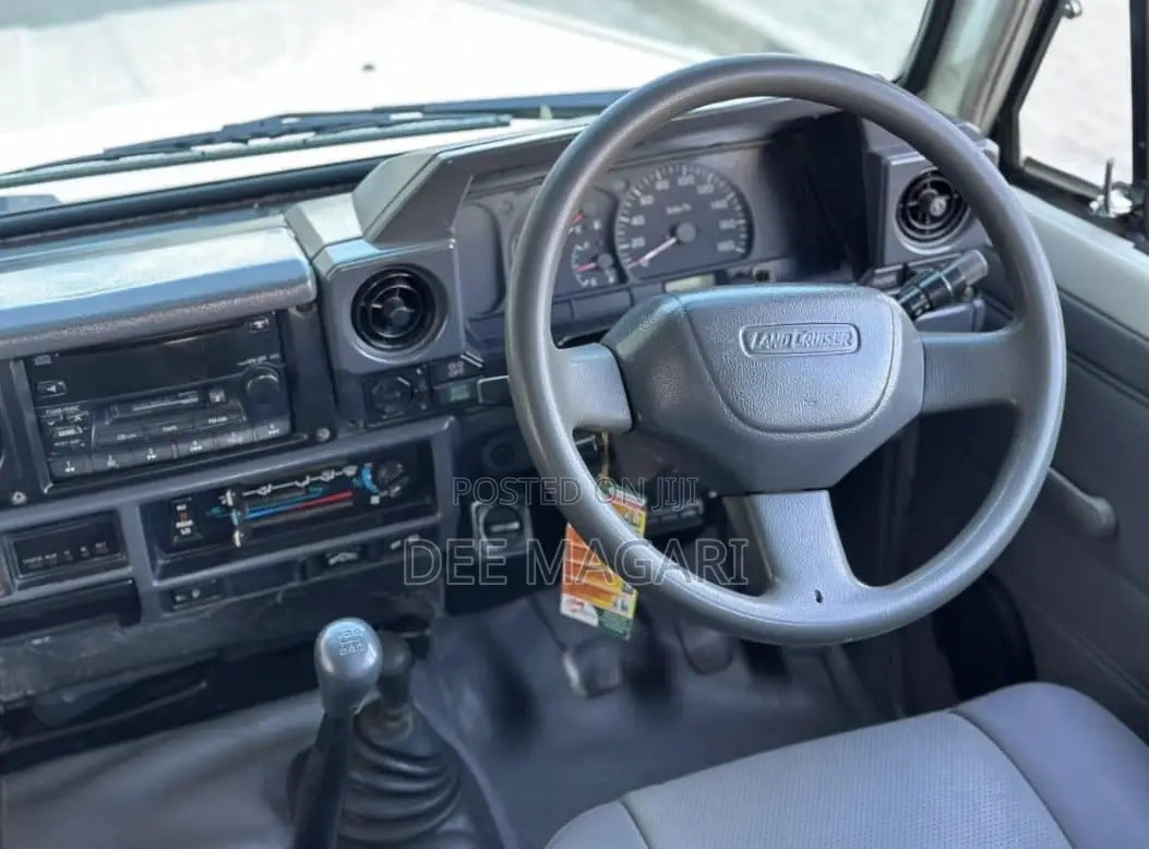 Toyota Land Cruiser 2005 White