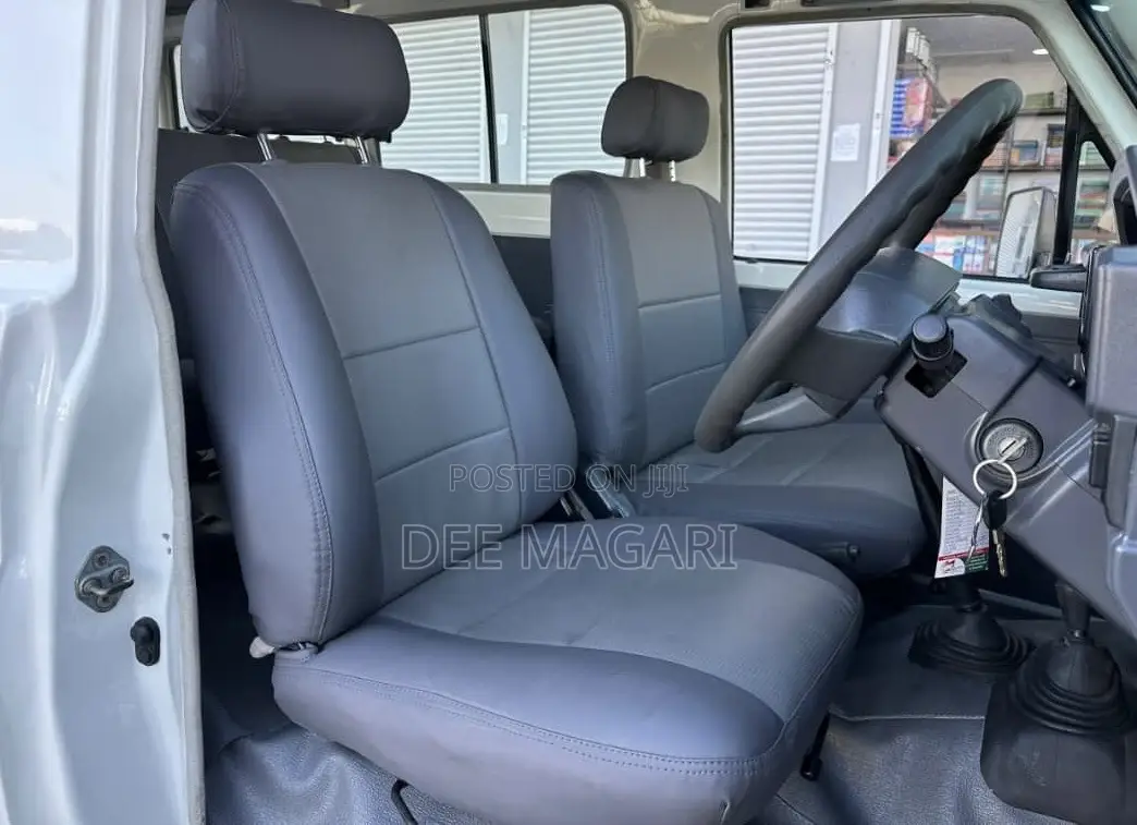 Toyota Land Cruiser 2005 White