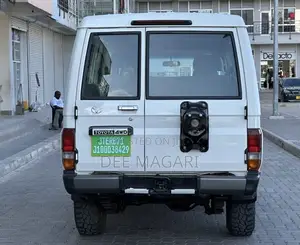Toyota Land Cruiser 2005 White