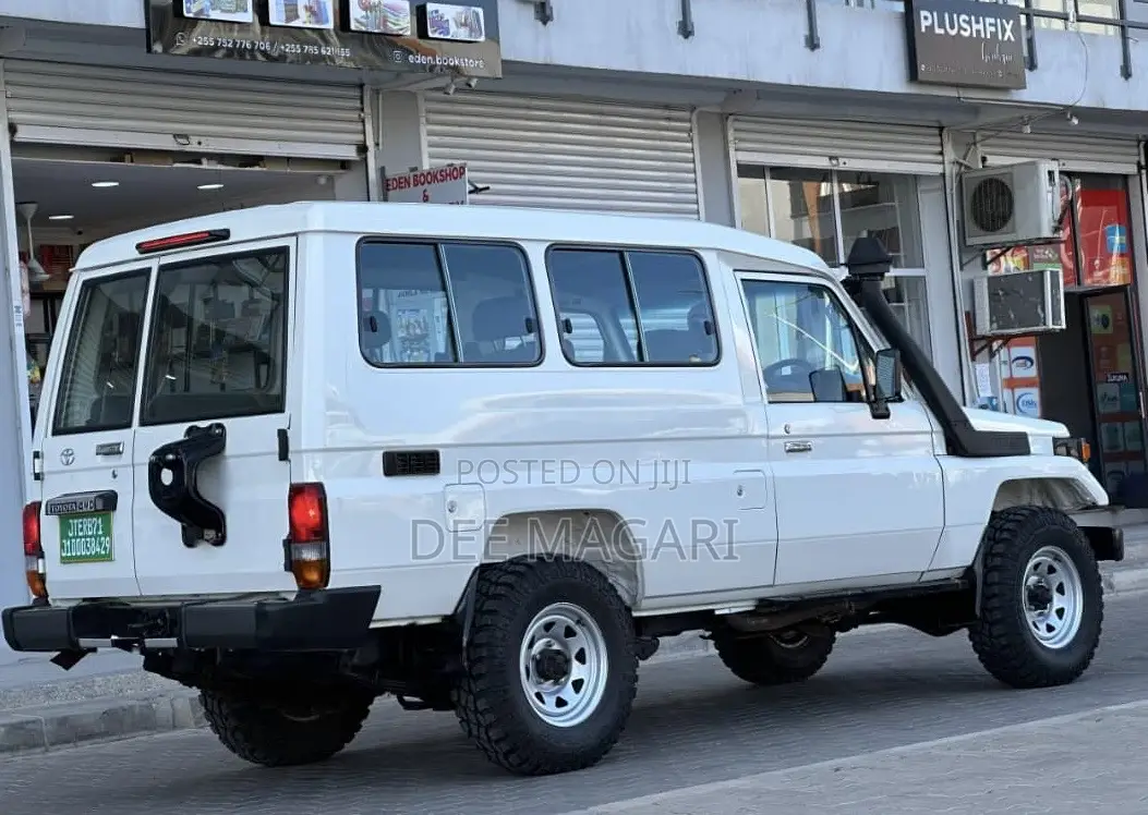 Toyota Land Cruiser 2005 White
