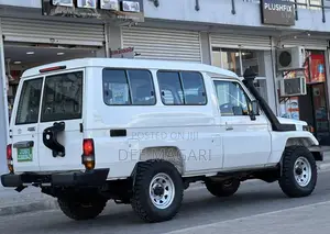 Toyota Land Cruiser 2005 White