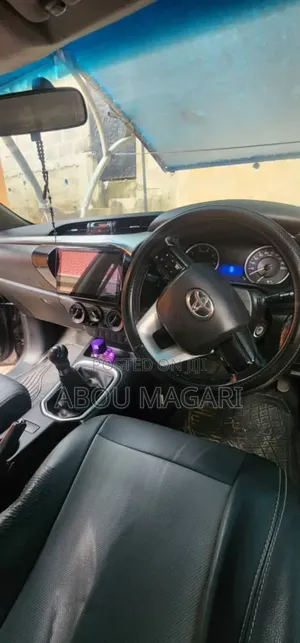 Toyota Hilux 2022 Gray