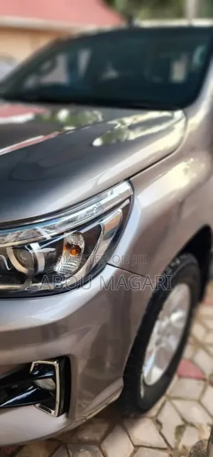 Toyota Hilux 2022 Gray